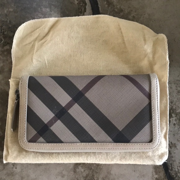 Burberry Smoke Nova Check Wallet - Picture 2 of 8